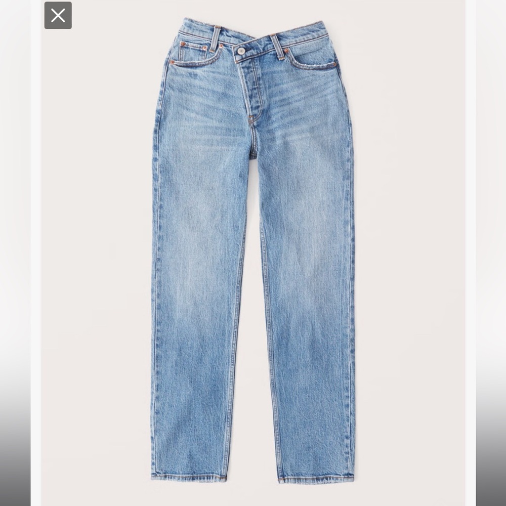 Abercrombie & Fitch Dad high rise curve love jeans. New with tags
